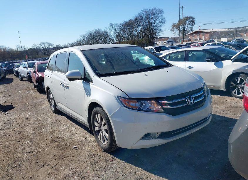 2016 Honda Odyssey SE (VIN 5FNRL5H35GB154418) main photo