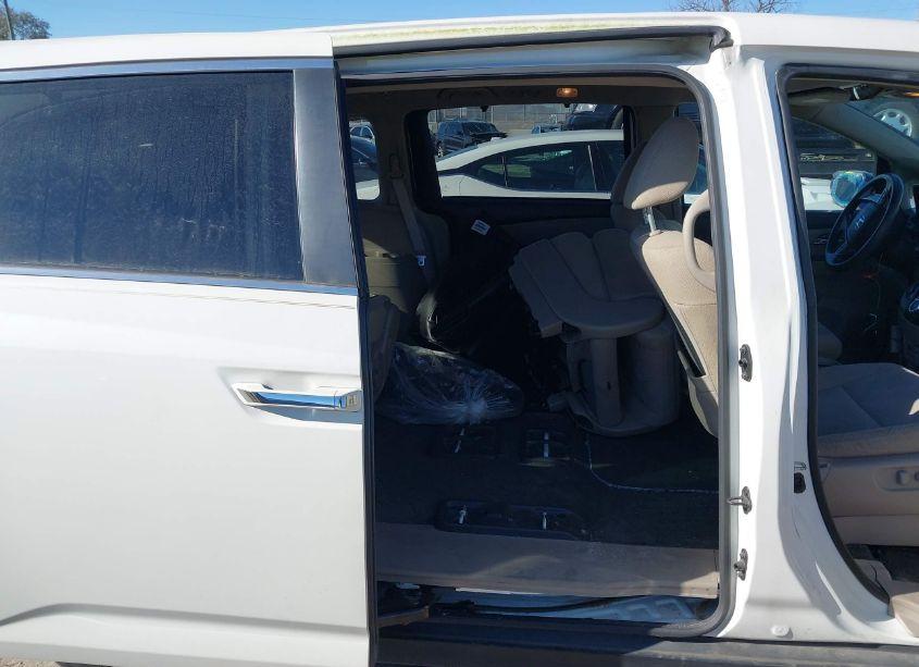 Photo 8 of 2016 Honda Odyssey SE (VIN 5FNRL5H35GB154418)