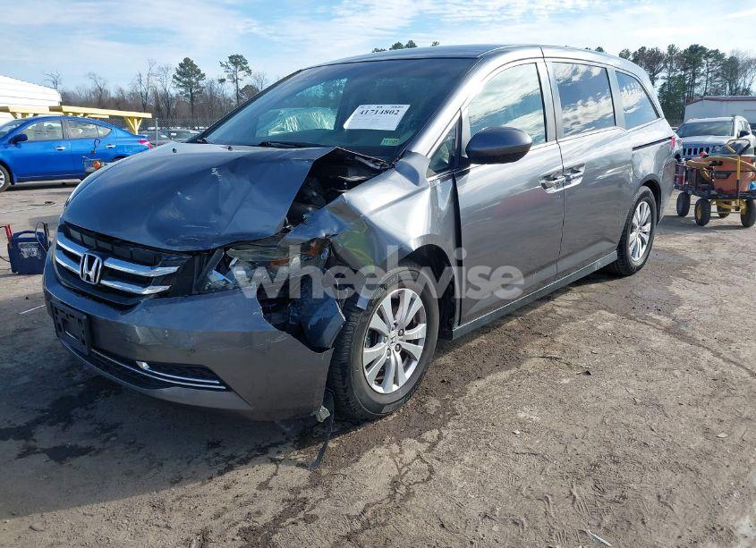 Photo 2 of 2016 Honda Odyssey SE (VIN 5FNRL5H36GB149695)