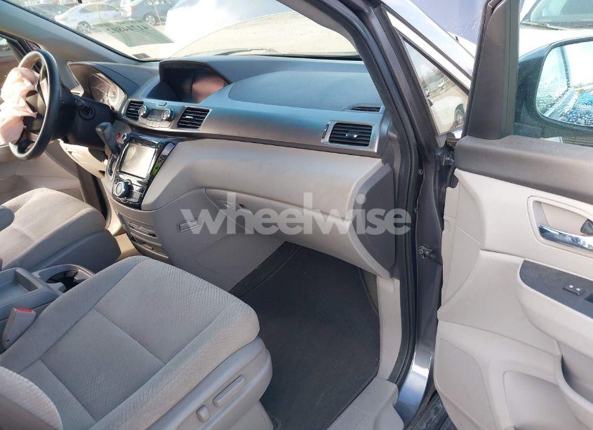 Photo 5 of 2016 Honda Odyssey SE (VIN 5FNRL5H36GB149695)