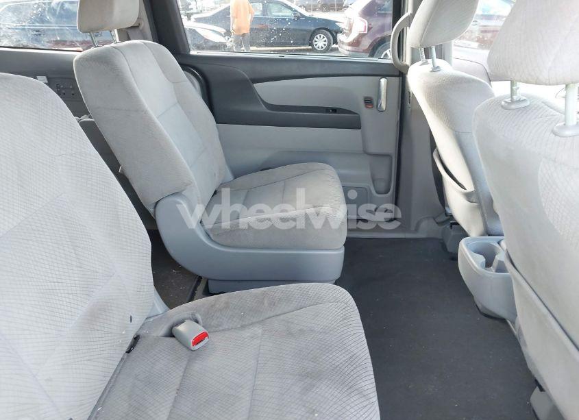 Photo 8 of 2016 Honda Odyssey SE (VIN 5FNRL5H36GB149695)