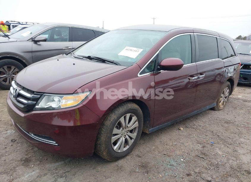 Photo 2 of 2016 Honda Odyssey SE (VIN 5FNRL5H36GB151298)