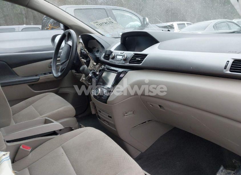 Photo 5 of 2016 Honda Odyssey SE (VIN 5FNRL5H36GB151298)