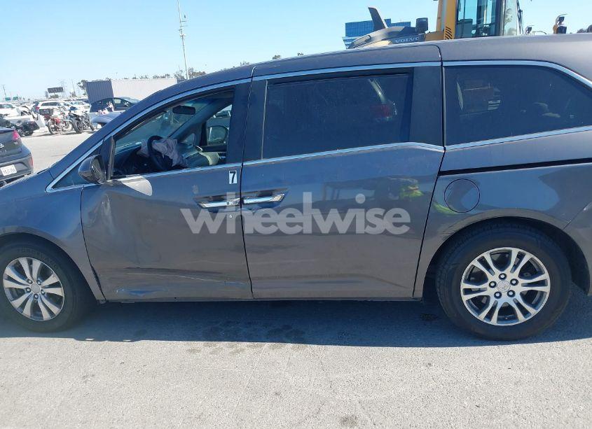 Photo 14 of 2016 Honda Odyssey SE (VIN 5FNRL5H37GB043241)