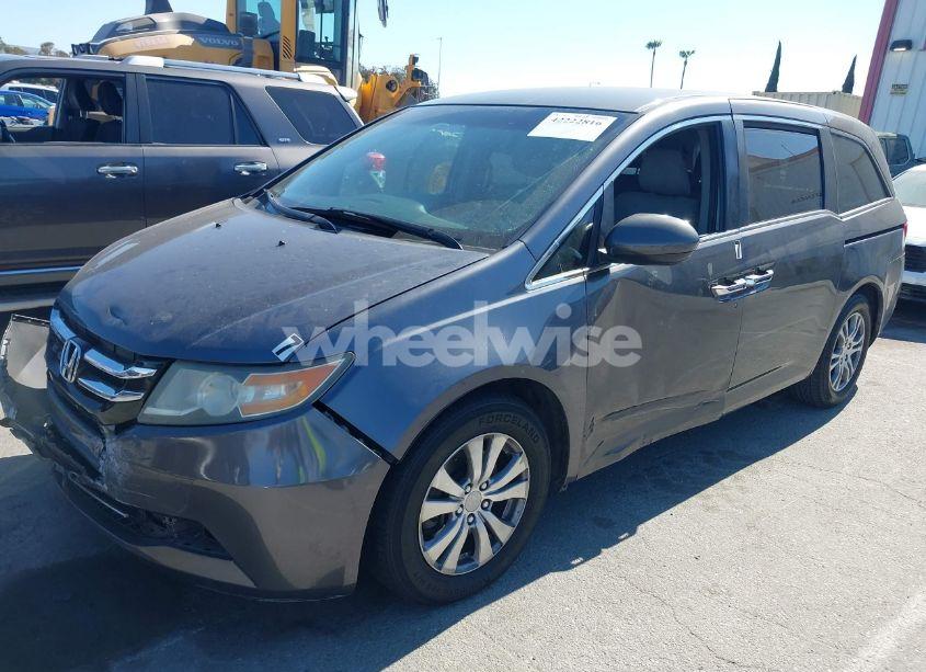 Photo 2 of 2016 Honda Odyssey SE (VIN 5FNRL5H37GB043241)