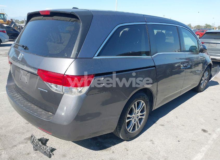 Photo 4 of 2016 Honda Odyssey SE (VIN 5FNRL5H37GB043241)