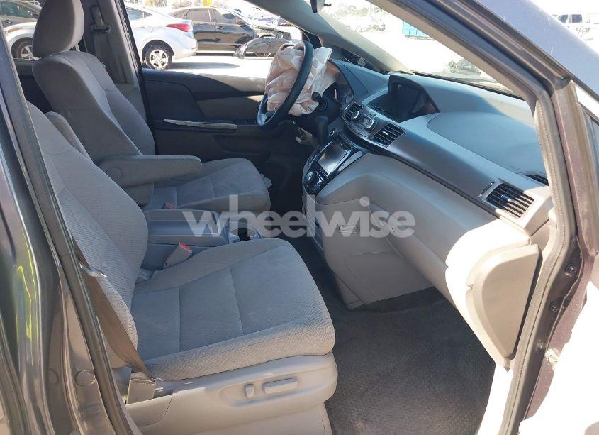 Photo 5 of 2016 Honda Odyssey SE (VIN 5FNRL5H37GB043241)