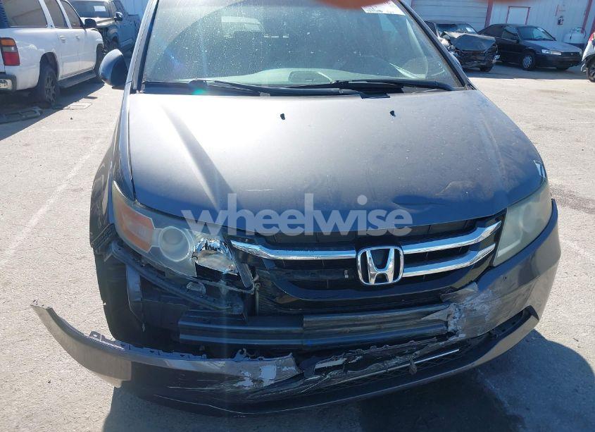 Photo 6 of 2016 Honda Odyssey SE (VIN 5FNRL5H37GB043241)