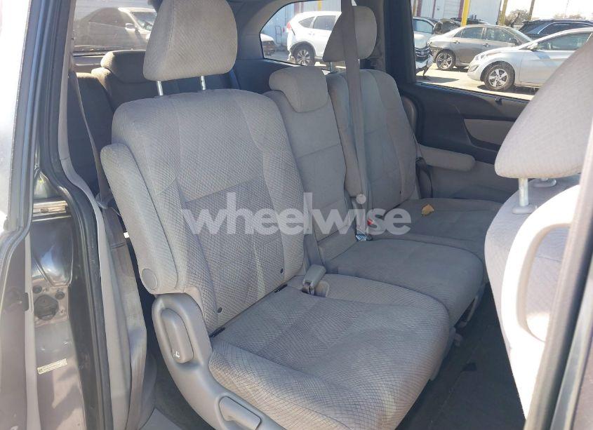 Photo 8 of 2016 Honda Odyssey SE (VIN 5FNRL5H37GB043241)