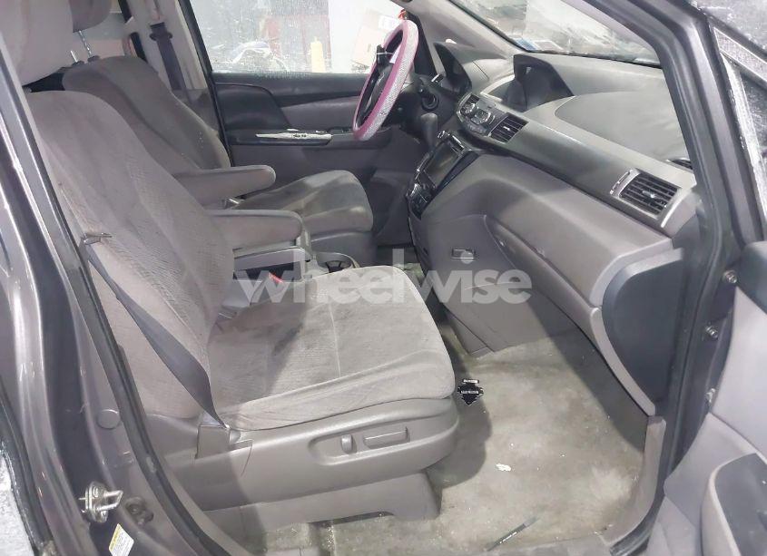 Photo 5 of 2016 Honda Odyssey SE (VIN 5FNRL5H37GB091418)