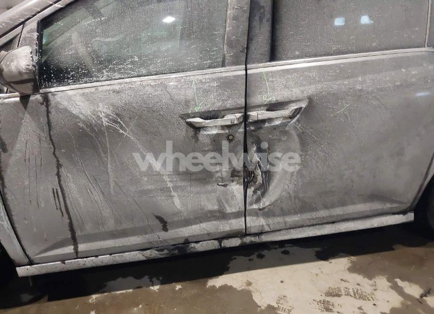 Photo 6 of 2016 Honda Odyssey SE (VIN 5FNRL5H37GB091418)