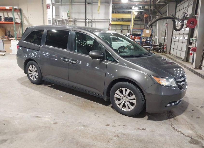 2016 Honda Odyssey SE (VIN 5FNRL5H38GB090164) main photo