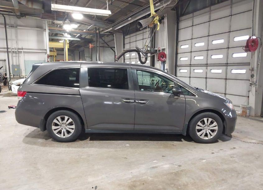 Photo 13 of 2016 Honda Odyssey SE (VIN 5FNRL5H38GB090164)