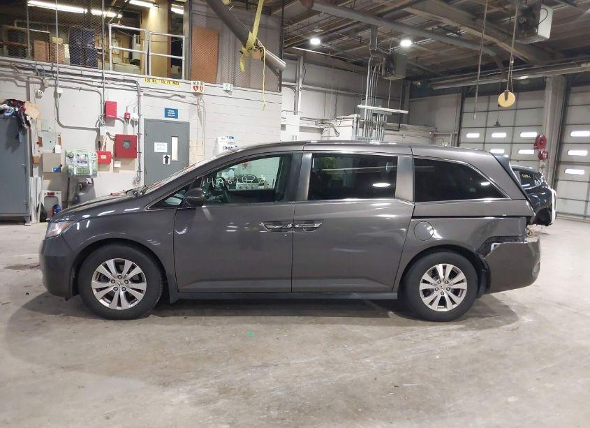 Photo 14 of 2016 Honda Odyssey SE (VIN 5FNRL5H38GB090164)