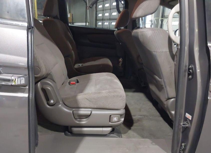 Photo 8 of 2016 Honda Odyssey SE (VIN 5FNRL5H38GB090164)