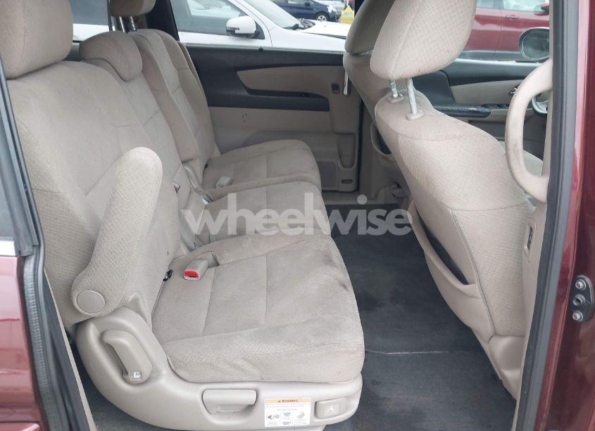 Photo 8 of 2016 Honda Odyssey SE (VIN 5FNRL5H38GB094778)