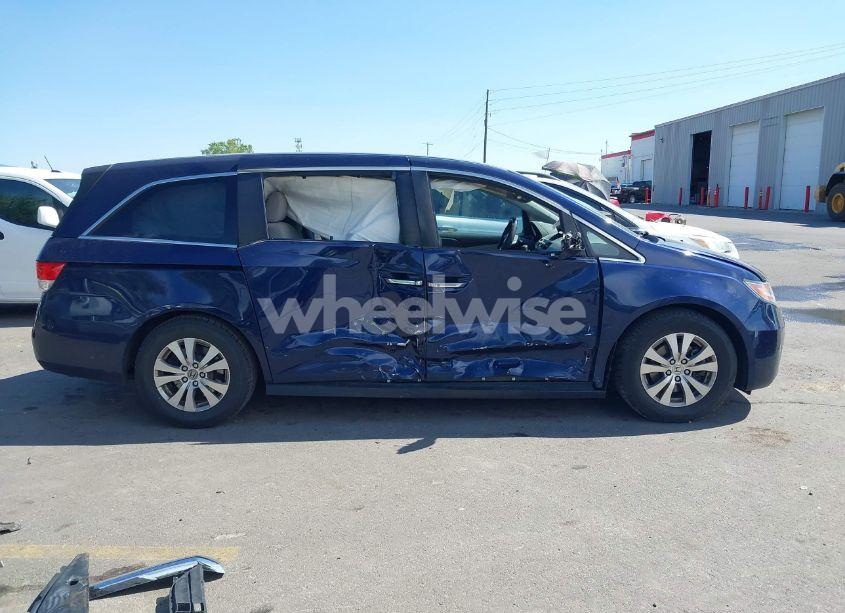 Photo 13 of 2016 Honda Odyssey SE (VIN 5FNRL5H38GB103141)