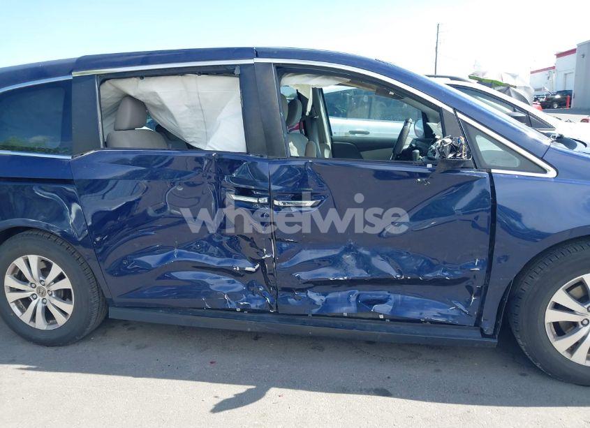 Photo 6 of 2016 Honda Odyssey SE (VIN 5FNRL5H38GB103141)