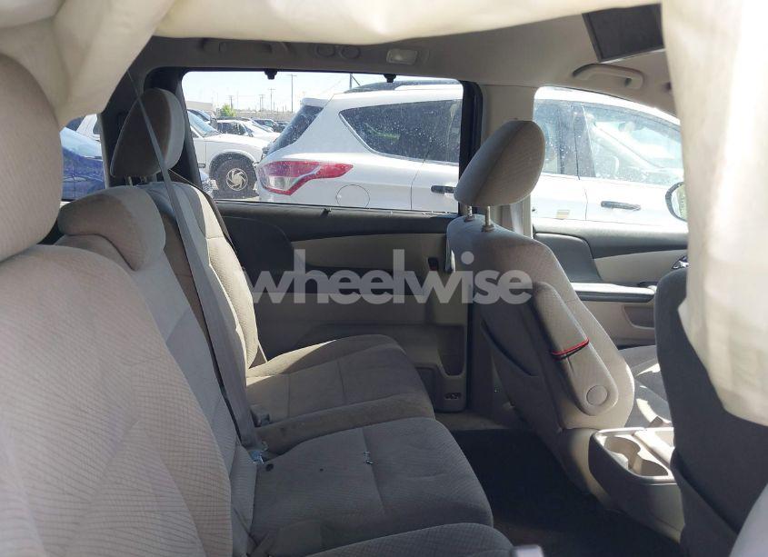 Photo 8 of 2016 Honda Odyssey SE (VIN 5FNRL5H38GB103141)