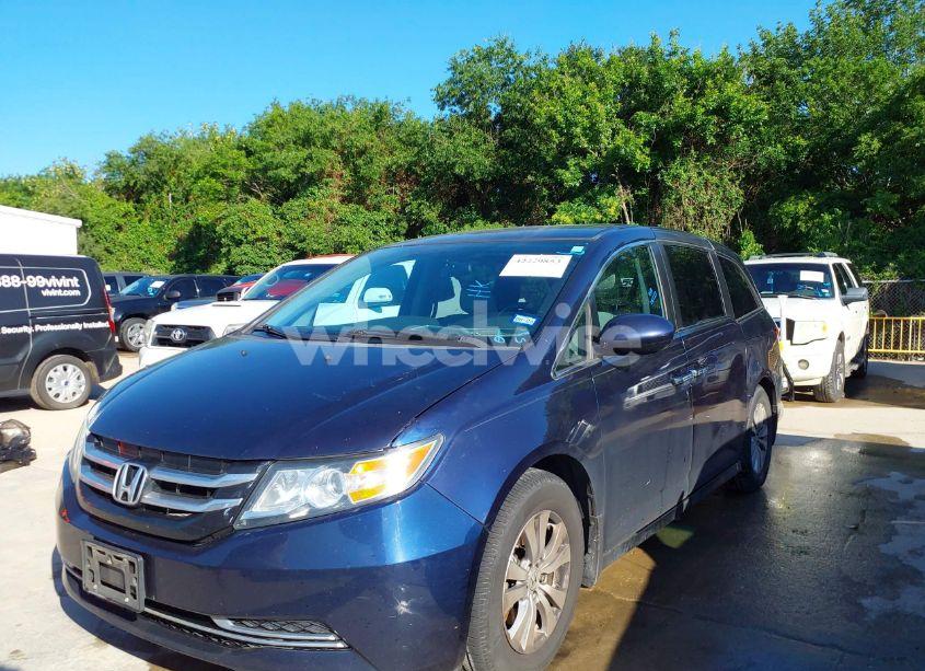 Photo 2 of 2016 Honda Odyssey SE (VIN 5FNRL5H38GB115841)