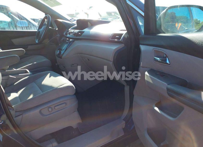 Photo 5 of 2016 Honda Odyssey SE (VIN 5FNRL5H38GB115841)