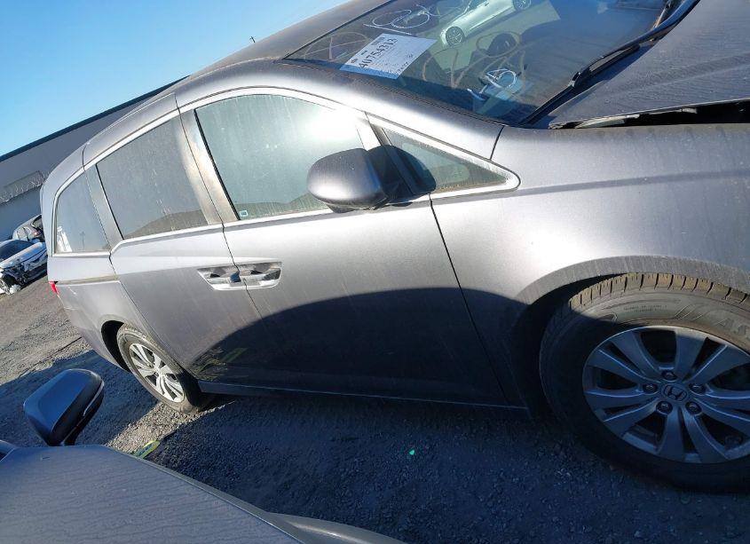 Photo 13 of 2016 Honda Odyssey SE (VIN 5FNRL5H38GB119436)