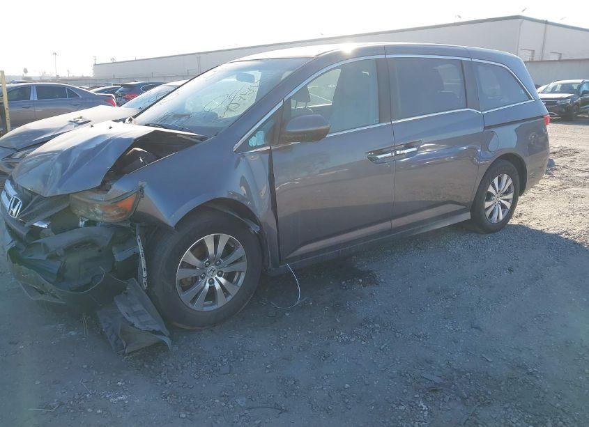 Photo 2 of 2016 Honda Odyssey SE (VIN 5FNRL5H38GB119436)