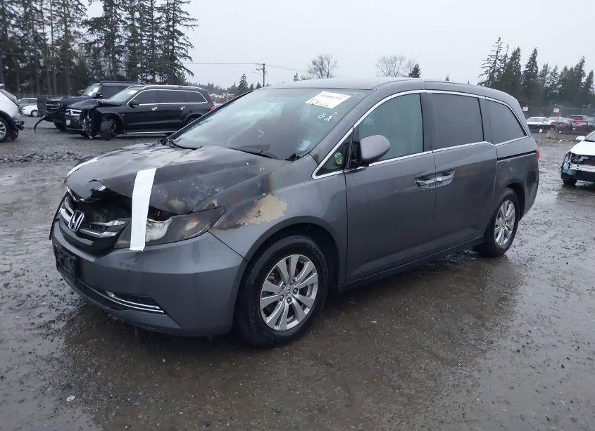 Photo 2 of 2016 Honda Odyssey SE (VIN 5FNRL5H38GB138892)