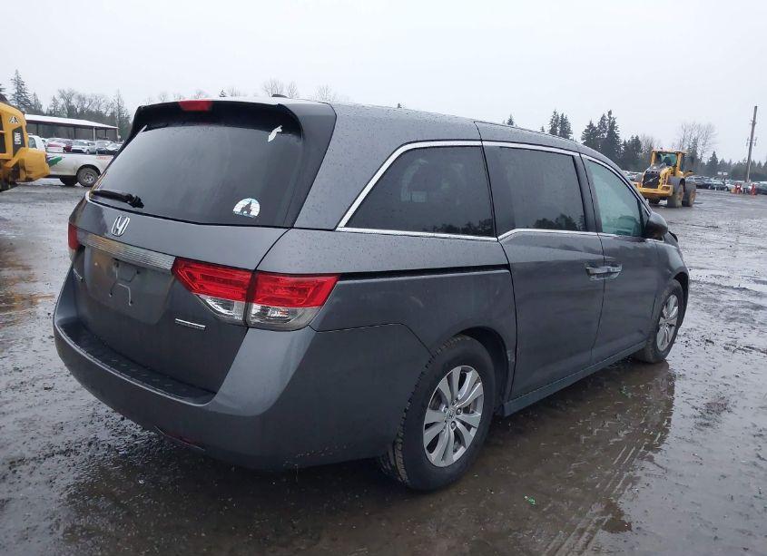 Photo 4 of 2016 Honda Odyssey SE (VIN 5FNRL5H38GB138892)