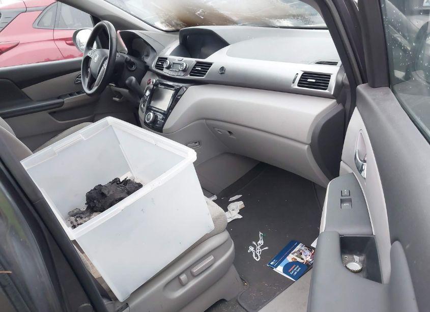 Photo 5 of 2016 Honda Odyssey SE (VIN 5FNRL5H38GB138892)