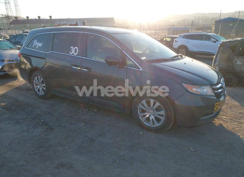 2016 Honda Odyssey SE (VIN 5FNRL5H38GB150895) main photo