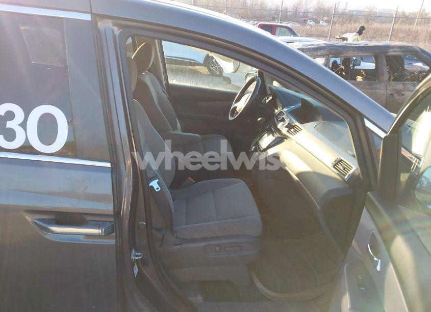 Photo 5 of 2016 Honda Odyssey SE (VIN 5FNRL5H38GB150895)