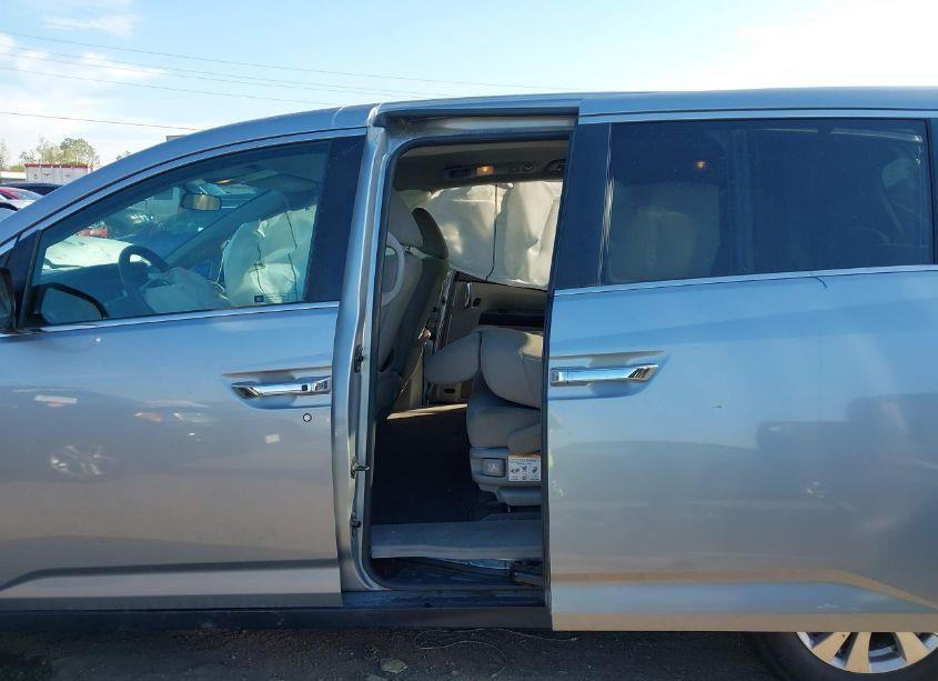 Photo 14 of 2016 Honda Odyssey SE (VIN 5FNRL5H38GB156888)