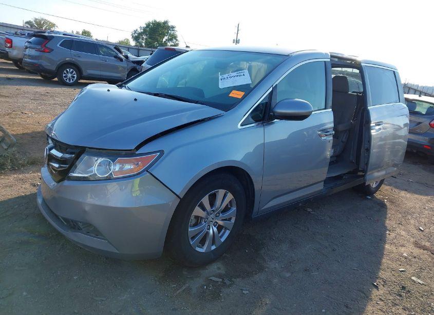 Photo 2 of 2016 Honda Odyssey SE (VIN 5FNRL5H38GB156888)