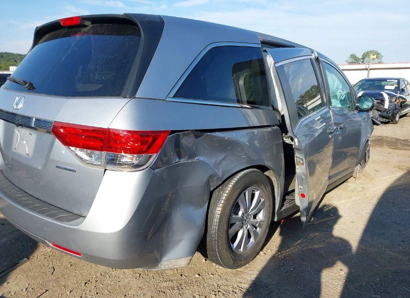 Photo 4 of 2016 Honda Odyssey SE (VIN 5FNRL5H38GB156888)