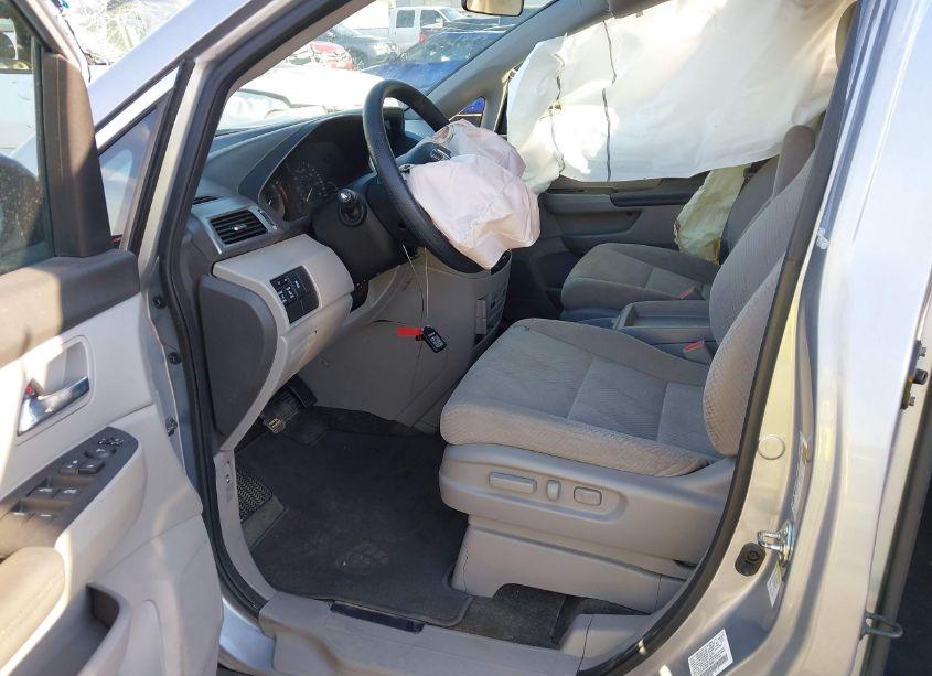 Photo 5 of 2016 Honda Odyssey SE (VIN 5FNRL5H38GB156888)