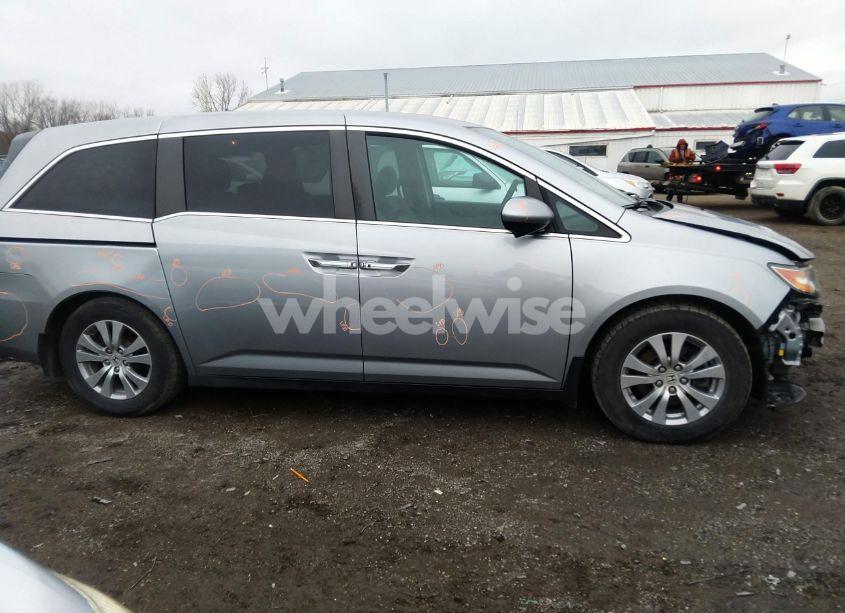 Photo 13 of 2016 Honda Odyssey SE (VIN 5FNRL5H39GB137363)