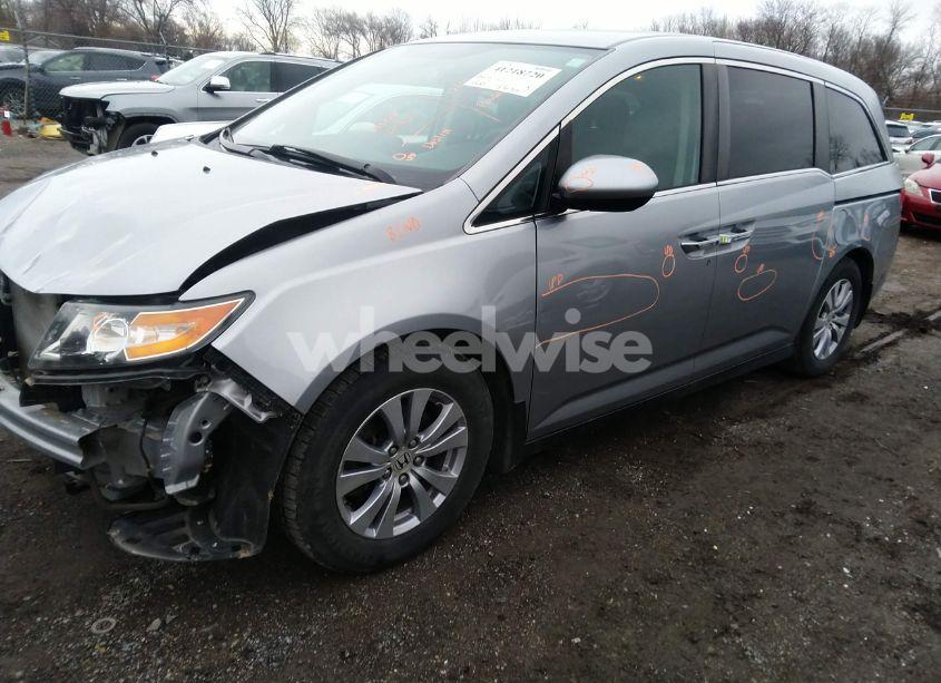 Photo 2 of 2016 Honda Odyssey SE (VIN 5FNRL5H39GB137363)