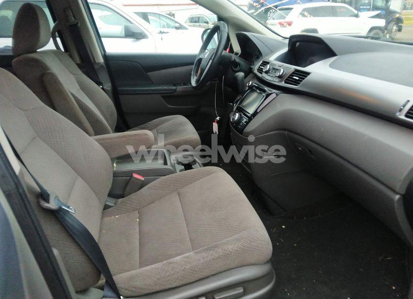 Photo 5 of 2016 Honda Odyssey SE (VIN 5FNRL5H39GB137363)