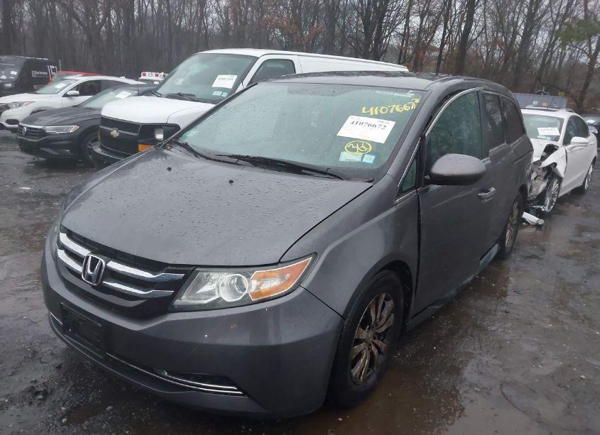 Photo 2 of 2016 Honda Odyssey SE (VIN 5FNRL5H39GB146323)