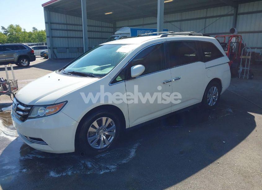 Photo 2 of 2016 Honda Odyssey SE (VIN 5FNRL5H39GB164403)