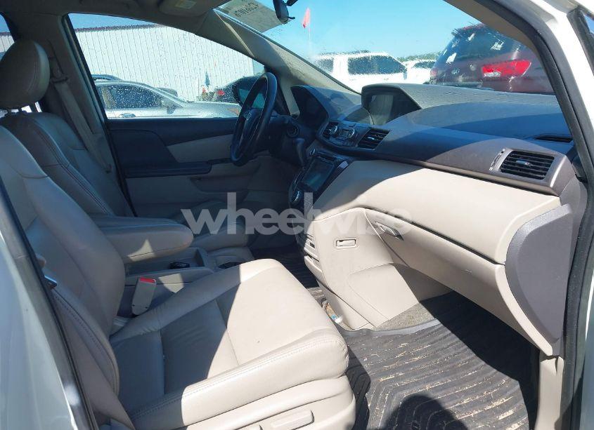 Photo 5 of 2016 Honda Odyssey SE (VIN 5FNRL5H39GB164403)