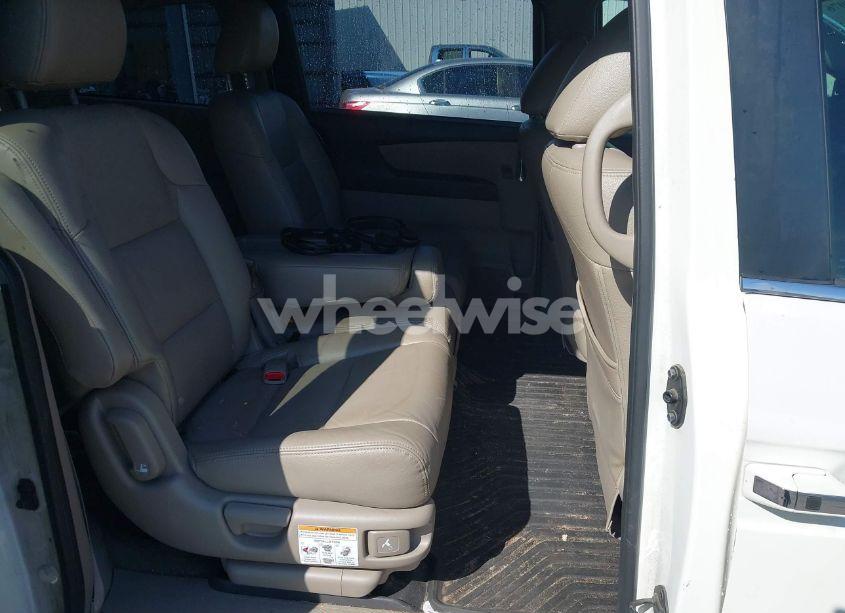 Photo 8 of 2016 Honda Odyssey SE (VIN 5FNRL5H39GB164403)