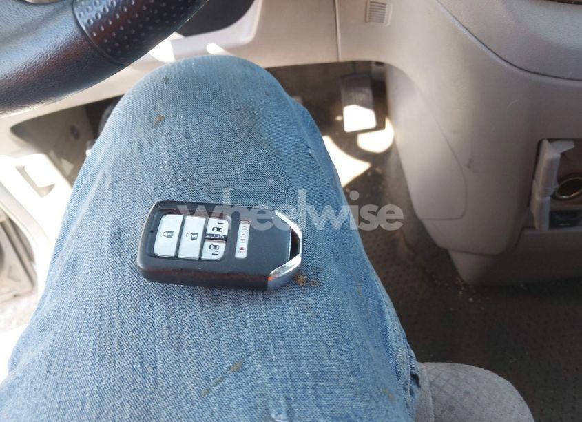 Photo 11 of 2016 Honda Odyssey SE (VIN 5FNRL5H3XGB043251)