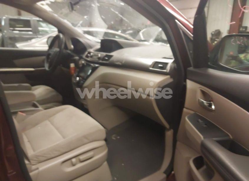 Photo 5 of 2016 Honda Odyssey SE (VIN 5FNRL5H3XGB129451)