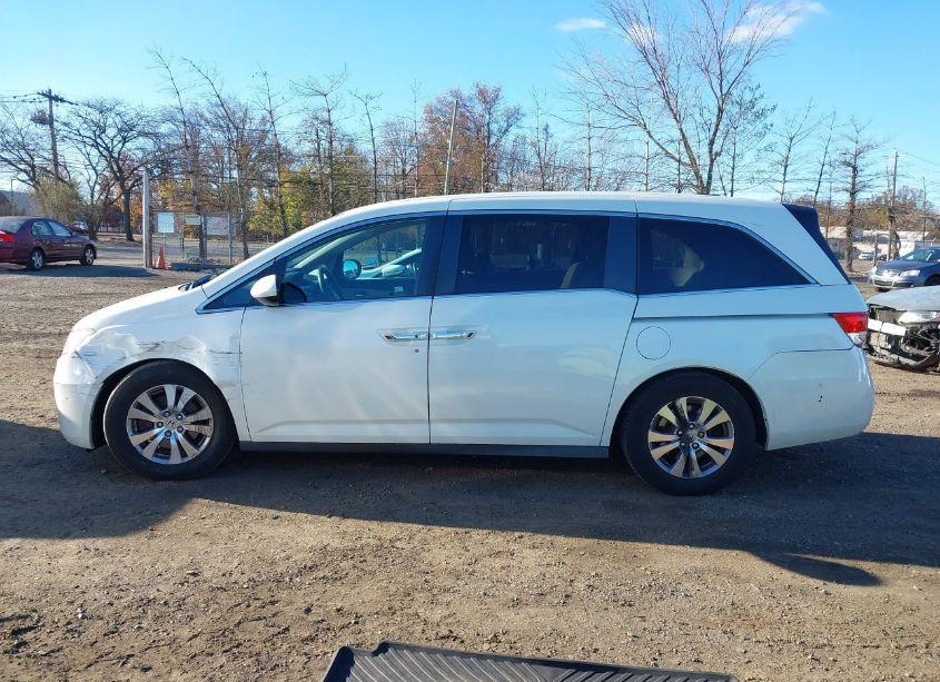 Photo 14 of 2016 Honda Odyssey SE (VIN 5FNRL5H3XGB162885)