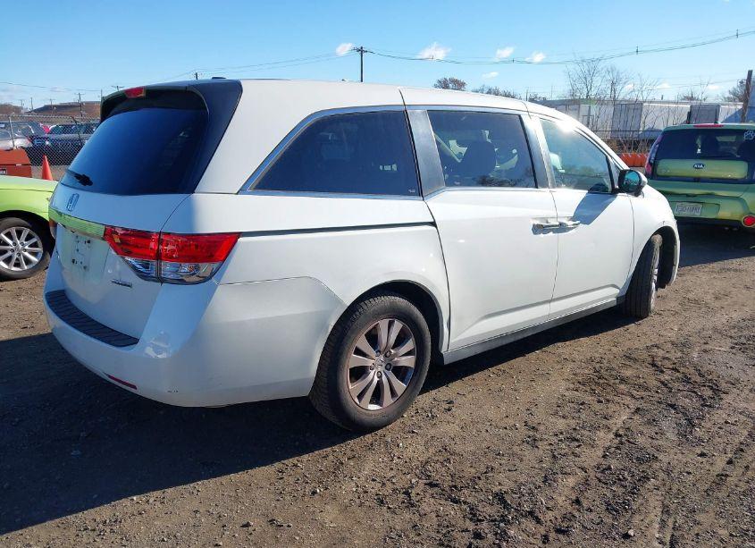 Photo 4 of 2016 Honda Odyssey SE (VIN 5FNRL5H3XGB162885)