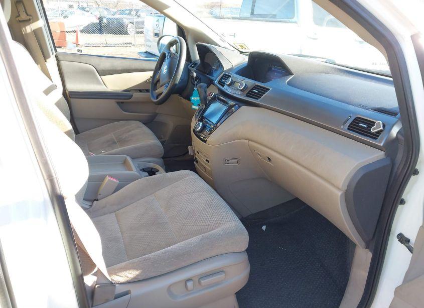 Photo 5 of 2016 Honda Odyssey SE (VIN 5FNRL5H3XGB162885)