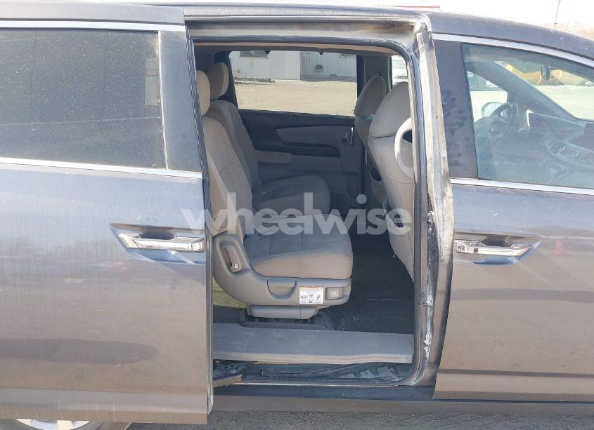 Photo 8 of 2017 Honda Odyssey SE (VIN 5FNRL5H3XHB003768)