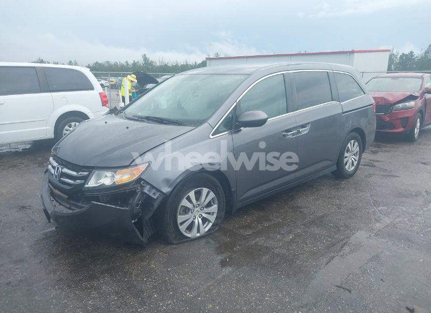 Photo 2 of 2017 Honda Odyssey SE (VIN 5FNRL5H3XHB026595)